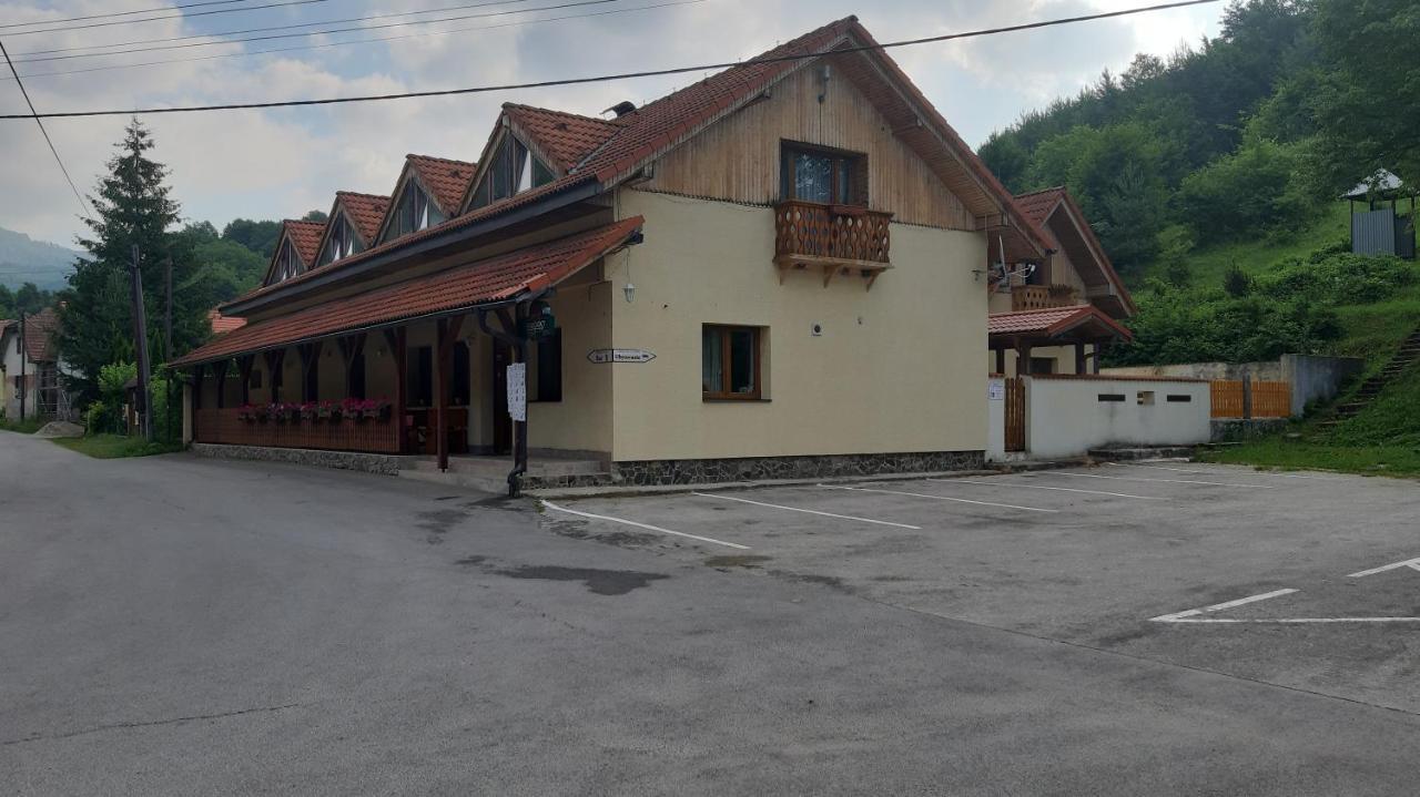 Penzion Pri Studnicke Omastina Bagian luar foto
